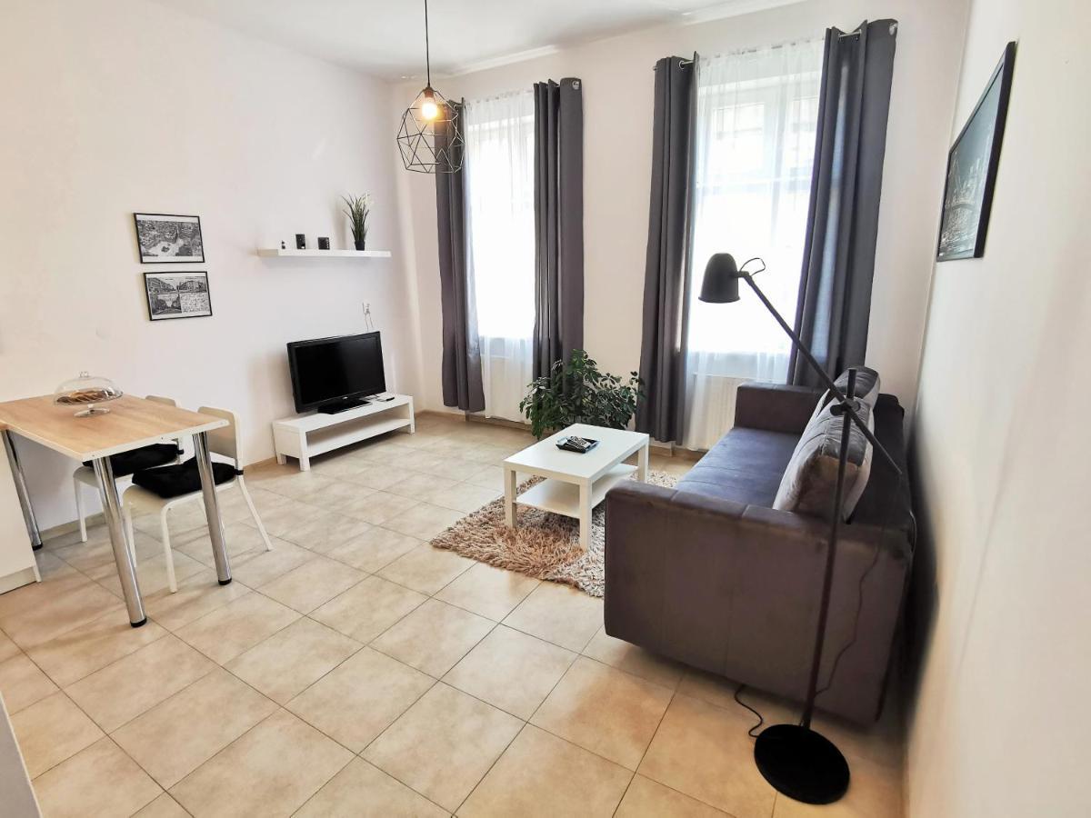 Apartament Seven Lägenhet Legnica Exteriör bild